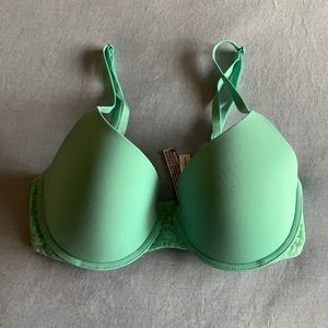 VS T-shirt Lightly Lined Demi in Animal Lace